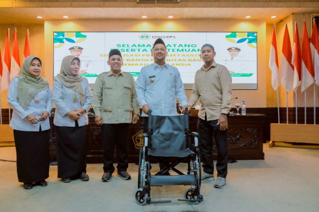 Pemkab Gresik Tingkatkan Pelayanan Jemaah Haji Lansia melalui Fasilitasi Kursi Roda
