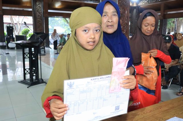 Penyaluran Bantuan Langsung Tunai DBHCHT Tahap 5 & 6 Tahun 2025