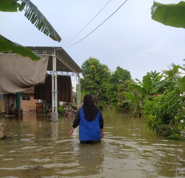 Dinas Sosial Gresik Gerak Cepat Bantu Warga Terdampak Banjir di Desa Bungah Kecamatan Bungah